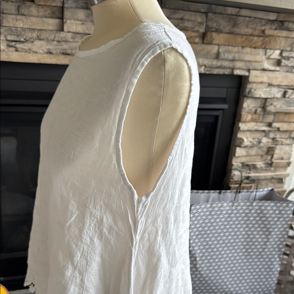 Made in Italy Linen Asymmetrical White Sleeveless Tank Top - Picture 7 of 12